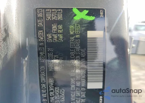 2024 Volvo Xc60 Plus z USA, uszkodzony, nr VIN YV4L12RL3R1744991